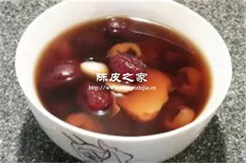 陈皮生姜枣子枸杞黄芪可以一起泡水吗